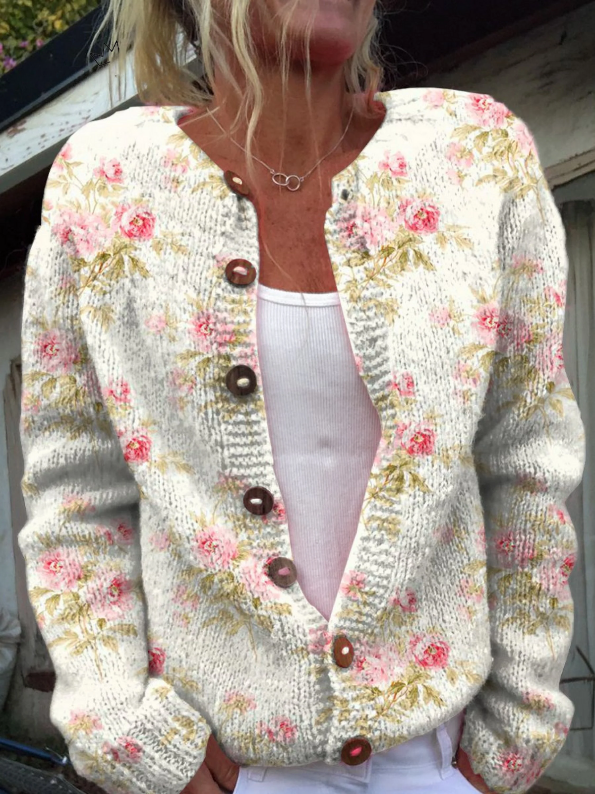Strickjacke mit Blumen- und Blätterprint und Knöpfen
