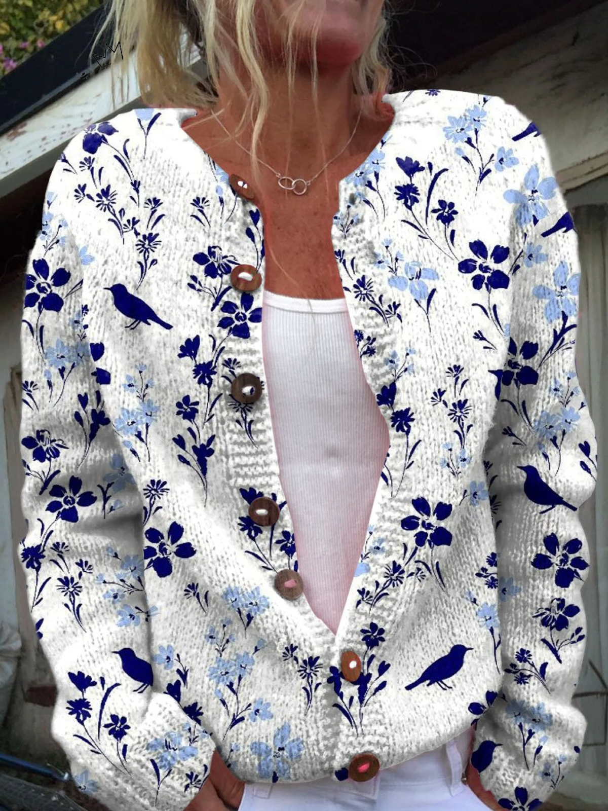 Vintage-Strickjacke mit floralem Kunstdruck und Knöpfen