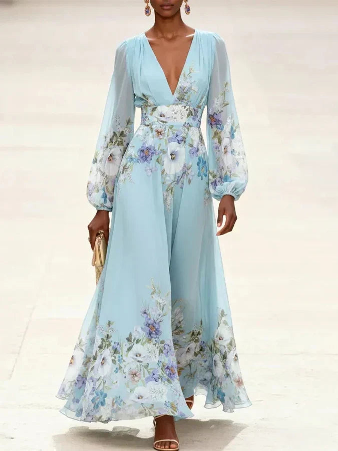 Margarete | Maxikleid Chiffon mit Blumenmuster hellblau mit V-Ausschnitt