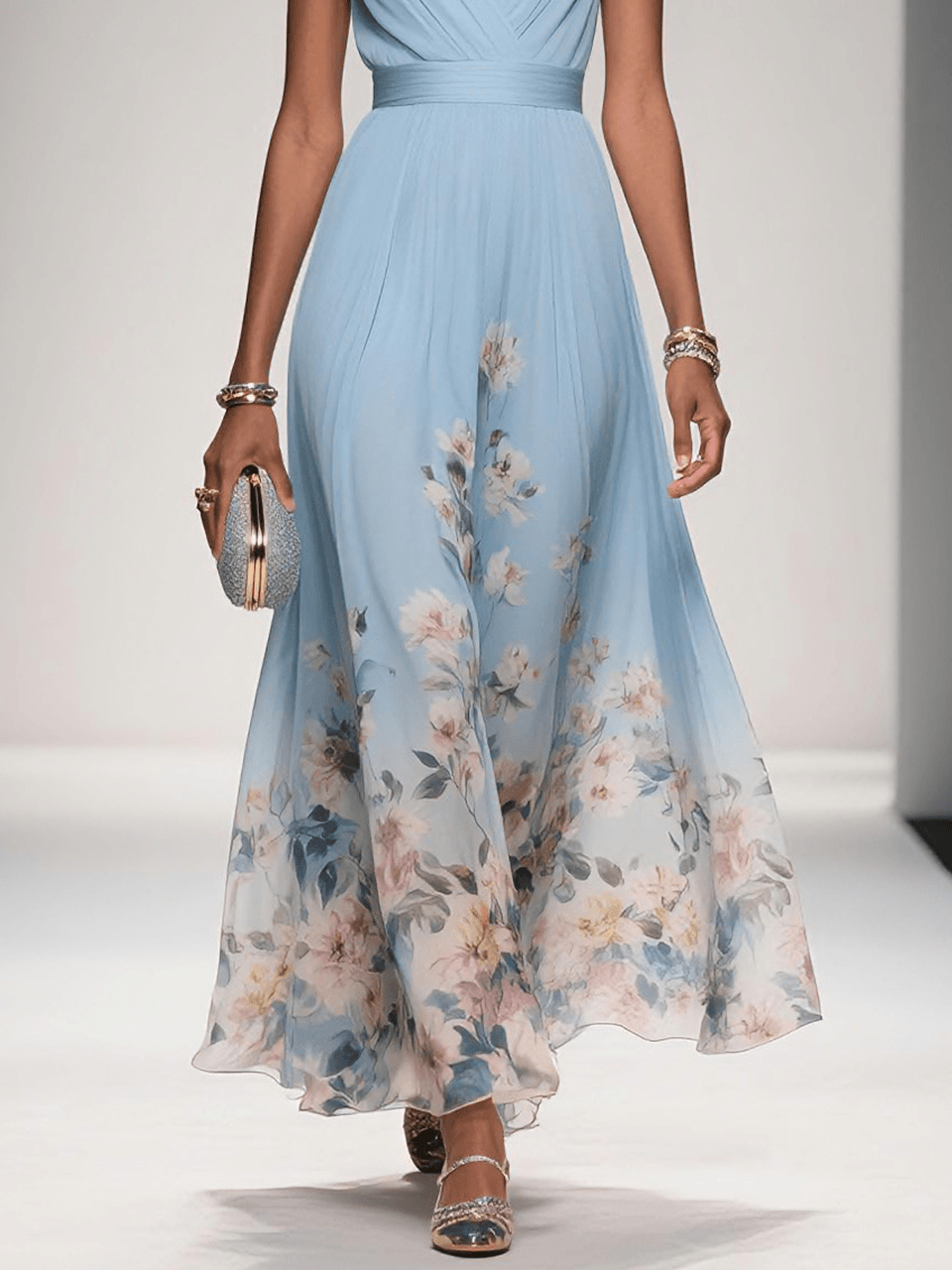 Paula | Maxikleid aus Chiffon mit Blumen hellblau und V-Ausschnitt
